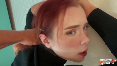 Mees keppis suhu ja tussu kuulekas punapäine Skimpi ja sperma tissidele