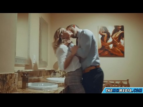 ❤️ Kui rinnakas blondiin võrgutab sind avalikus tualettruumis Seksivideo at porn et.pornhills-com.ru ☑